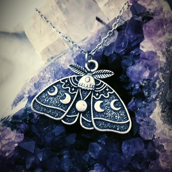 Motten-Mondphasen-Halskette, Motten-Halskette, Motten-Schmuck, himmlisch, Wicca-Schmuck, Hexenschmuck
