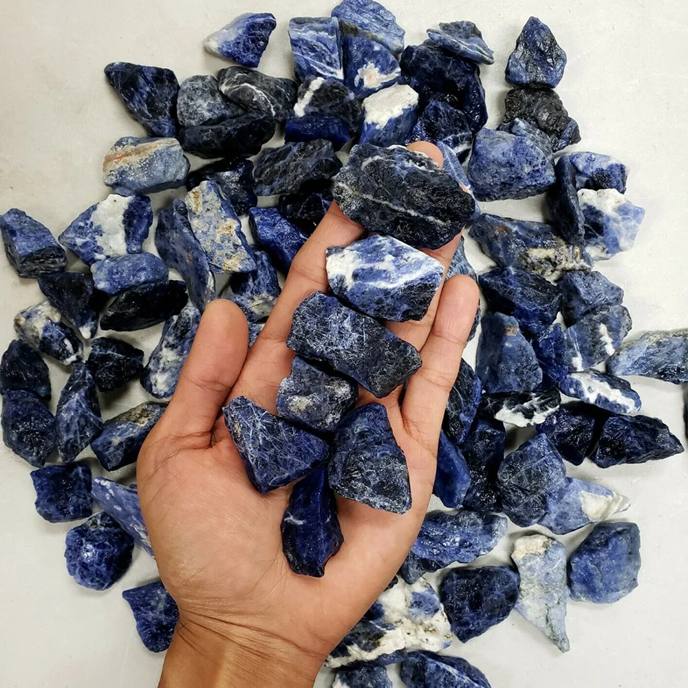 Roher blauer Sodalith-Kristall, natürlicher Sodalith, raue Steine, Felsen, Energie, Mineral, Heimdekoration