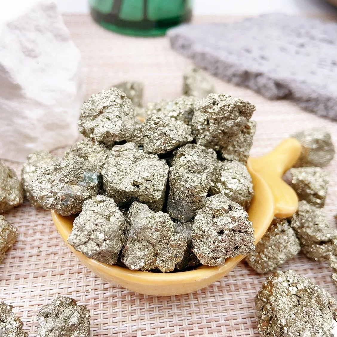 Natürliche Pyrit-Kristallgruppen, unregelmäßige Steine, Mineralproben, Energie-Heimdekoration, rohe