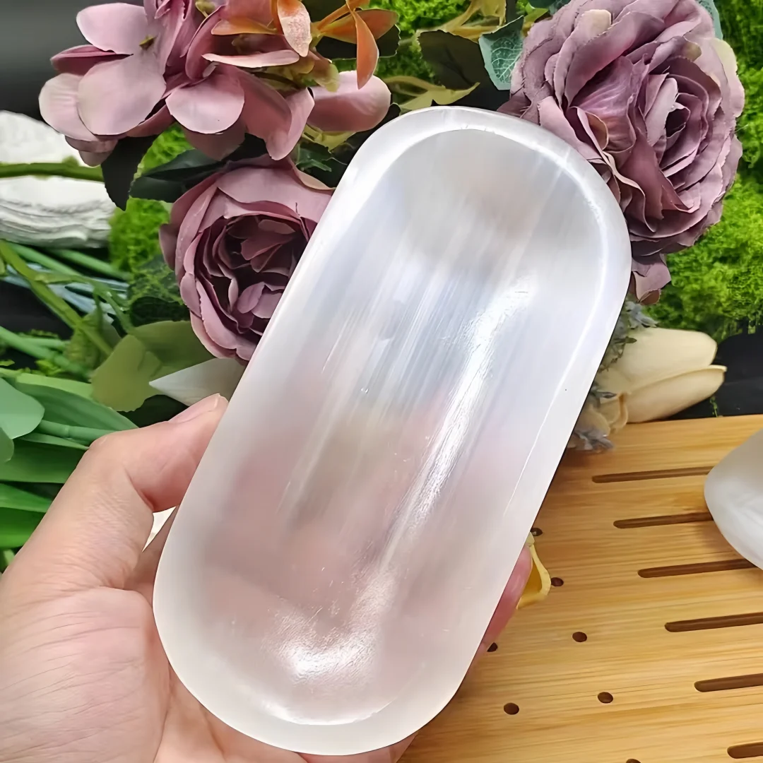 Selenit-Schale als Ornament, Unregelmäßiger Ovaler Geschnitzter Quarzkristall, Geschenk für Freunde, Büro
