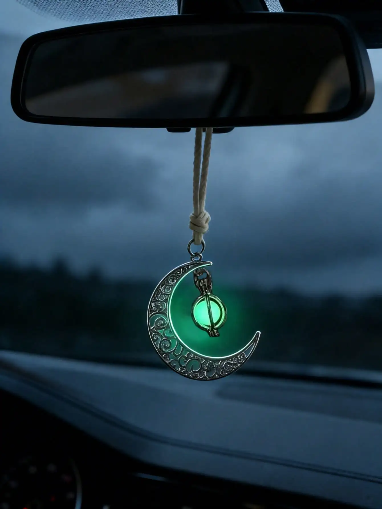 Leuchtender Mond-Anhänger zum Aufhängen im Auto - hohles – Bild 3