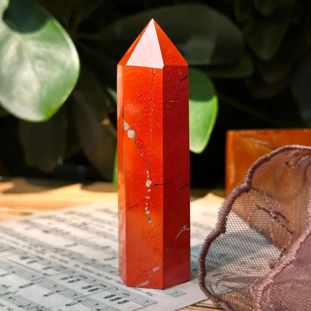 Roter Jaspis Kristall Obelisk, stehender, spitzer Stab, sechseckiges Turmdesign, lebendige Heimdekoration