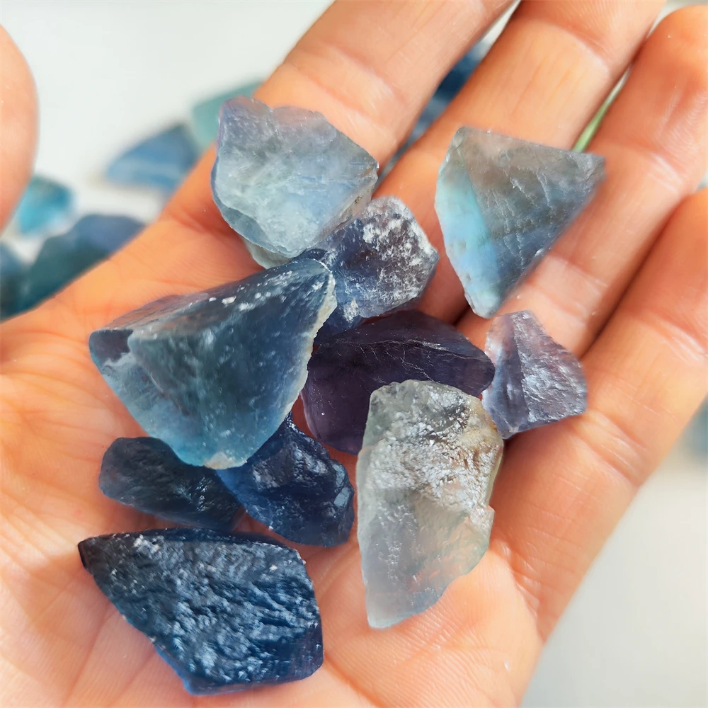 Natürlicher Fluorit-Kristallstein, unregelmäßiger Quarzkristallstein, Fengshui- für Mineralproben zu Hause