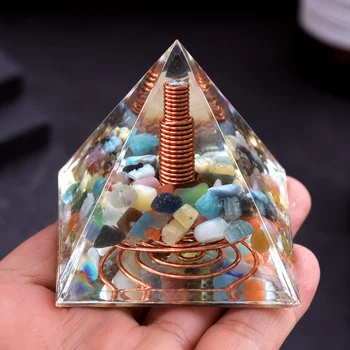 Orgonit-Pyramide mit Spiralkupferdraht, natürlicher roter Jaspis-Kies, Orgonit-Energiegenerator
