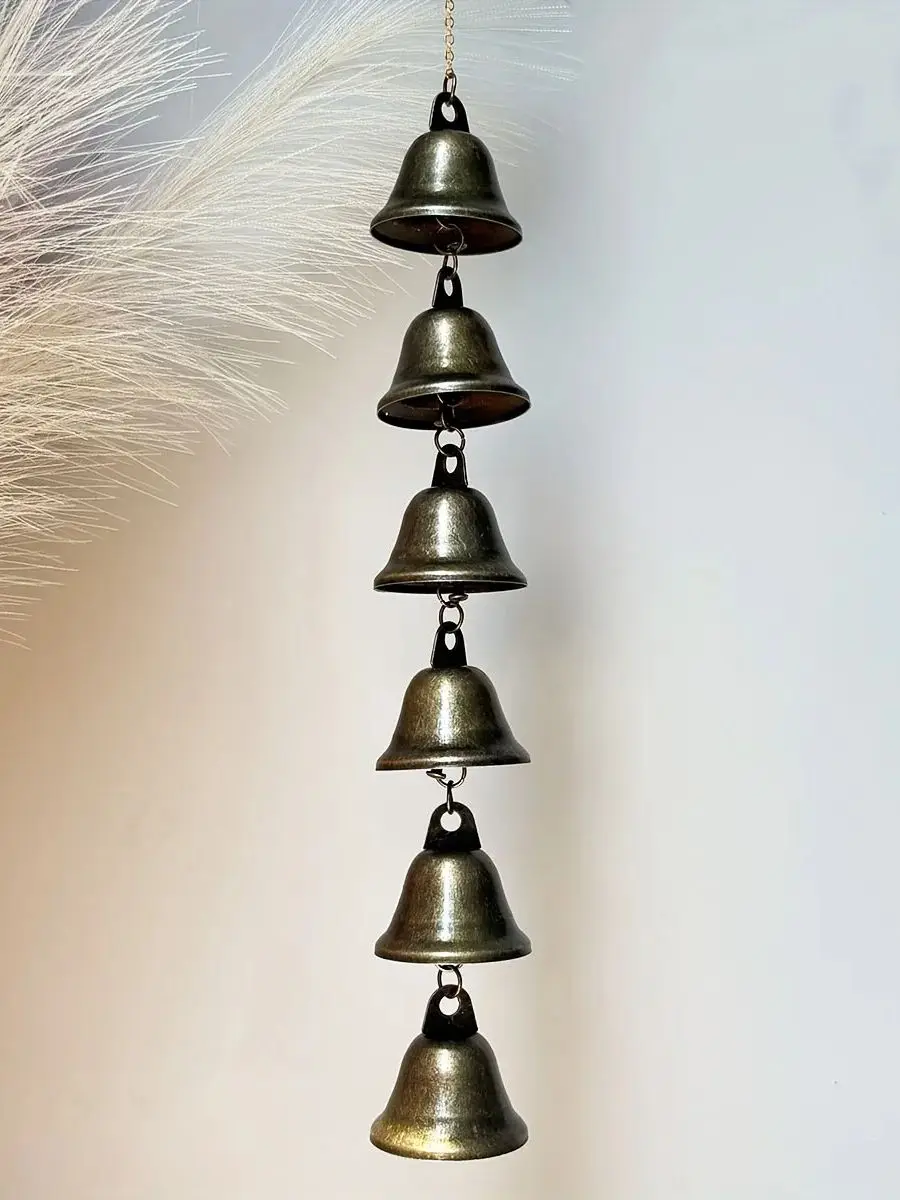 Windspiel aus Metall - klassische Landhaus-Eisenglocke mit dekorativer Kette für Innenhof, Garten und Wand