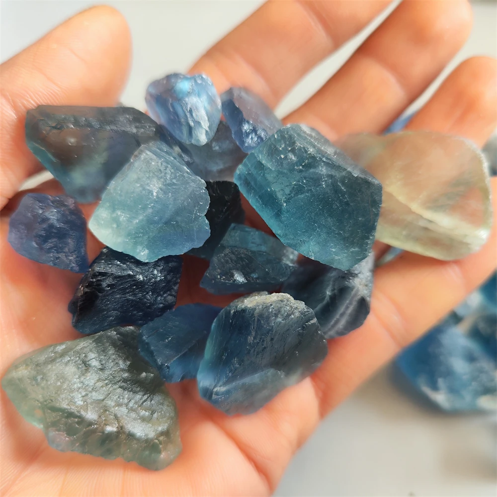 Natürlicher Fluorit-Kristallstein, unregelmäßiger Quarzkristallstein, Fengshui- für Mineralproben zu Hause