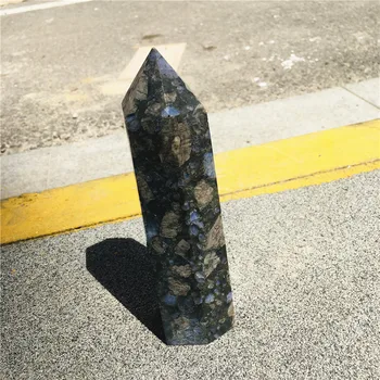 600-700 g natürlicher, blauer Flash-Quarzkristall, Punktturm, Kunsthandwerk, Kristall