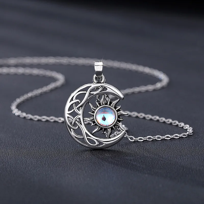 Retro Trendige Imitation Mondstein Sonne-Mond-Anhänger Halskette für Frauen Exquisite Edelstahl