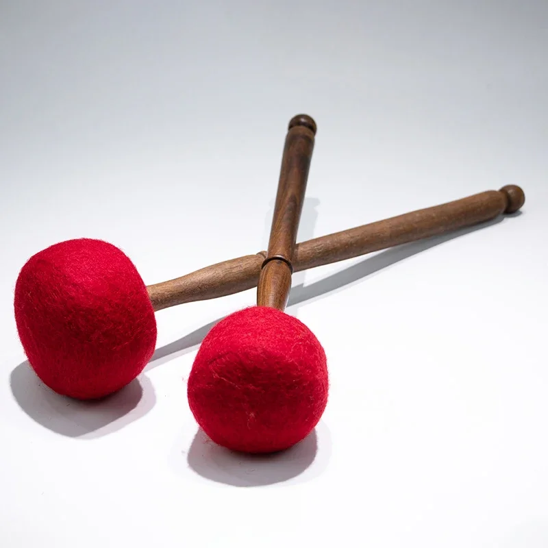 Tibetische Klangschale aus Leder, handgefertigt, Wollfilz, Hammer – Bild 4
