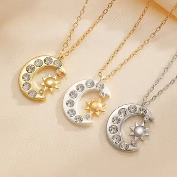 Halskette mit Sonnen- und Mondanhänger, mit Strass besetzte Sternkette, Schlüsselbeinkette mit Mondanhänger