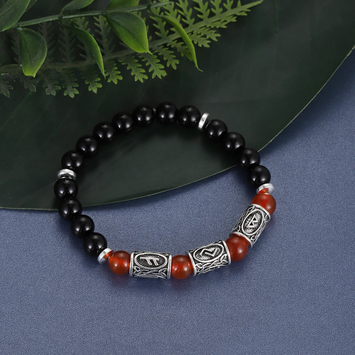 Nordische Runen-Perlen Naturstein-Armband für Männer – Bild 3