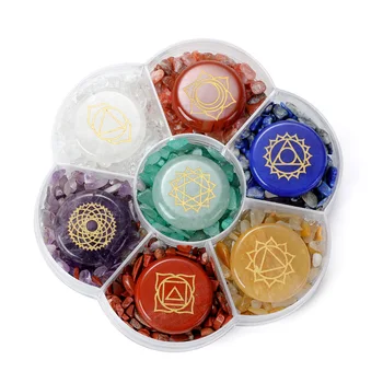 1 Box/Set 7 Chakra-Steine, natürliche Kristalle, Edelsteine mit graviertem Chakra-Symbol, getrommelt polierter
