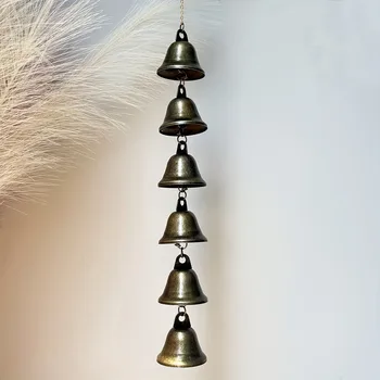 Windspiel aus Metall - klassische Landhaus-Eisenglocke mit dekorativer Kette für Innenhof, Garten und Wand